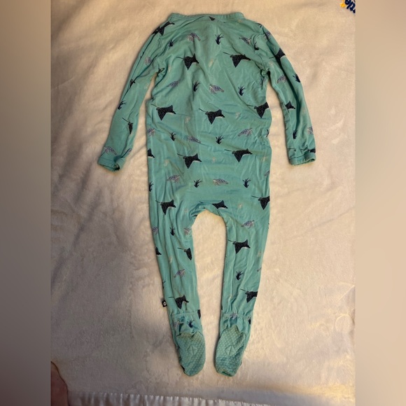 Kyte Baby sea turtle and eagle ray print in stream (teal) double sided zip pjs - Picture 5 of 7
